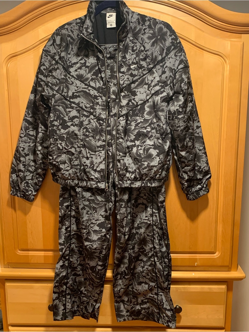 Nike Women’s Black & Gray Floral Puffer Jacket and Pants Set